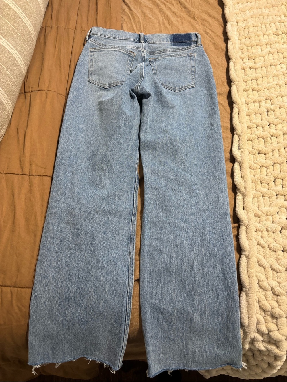 Abercrombie & Fitch The Baggy Low Rise light wash raw hem regular - Picture 4 of 4